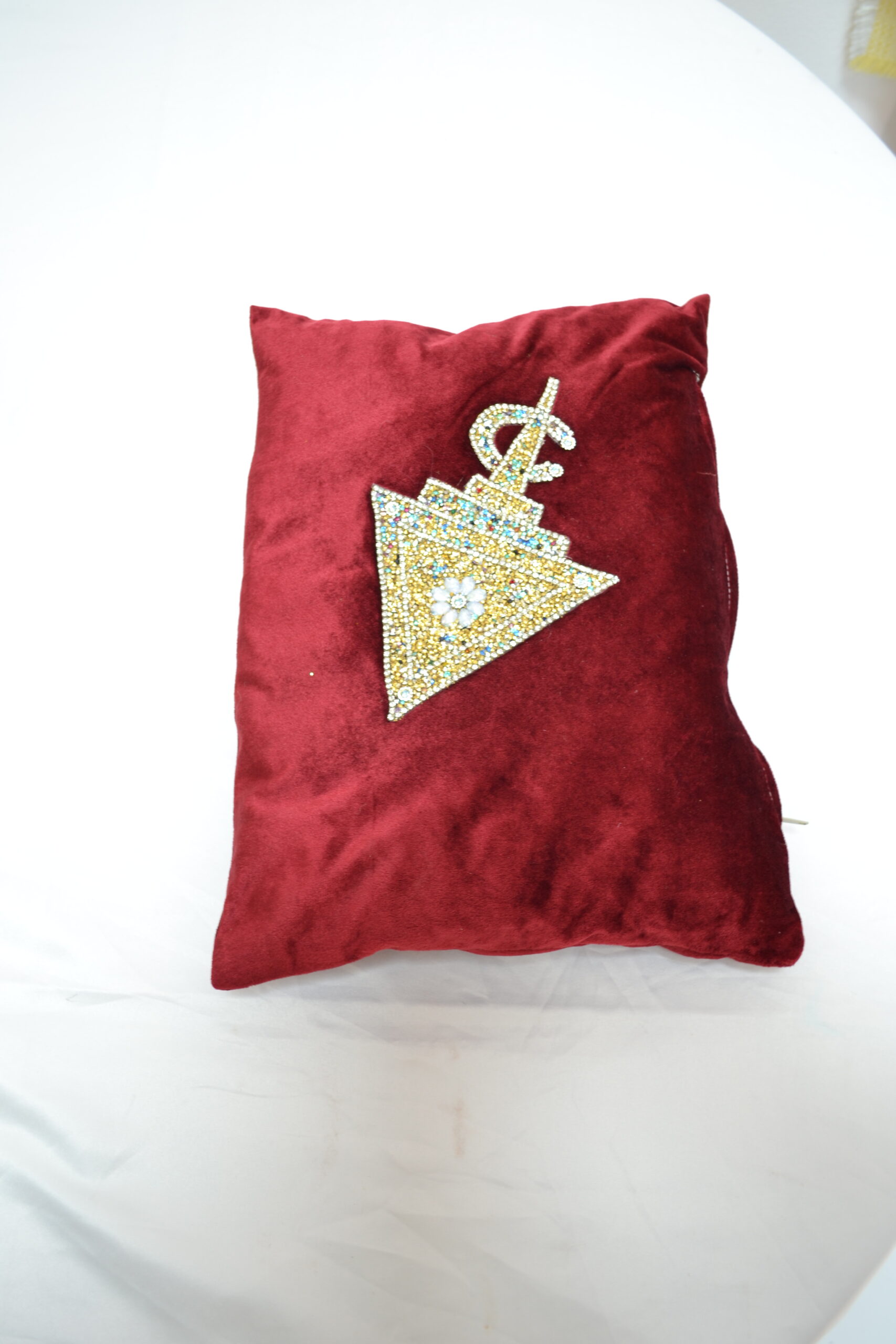 Coussin brodé à la main