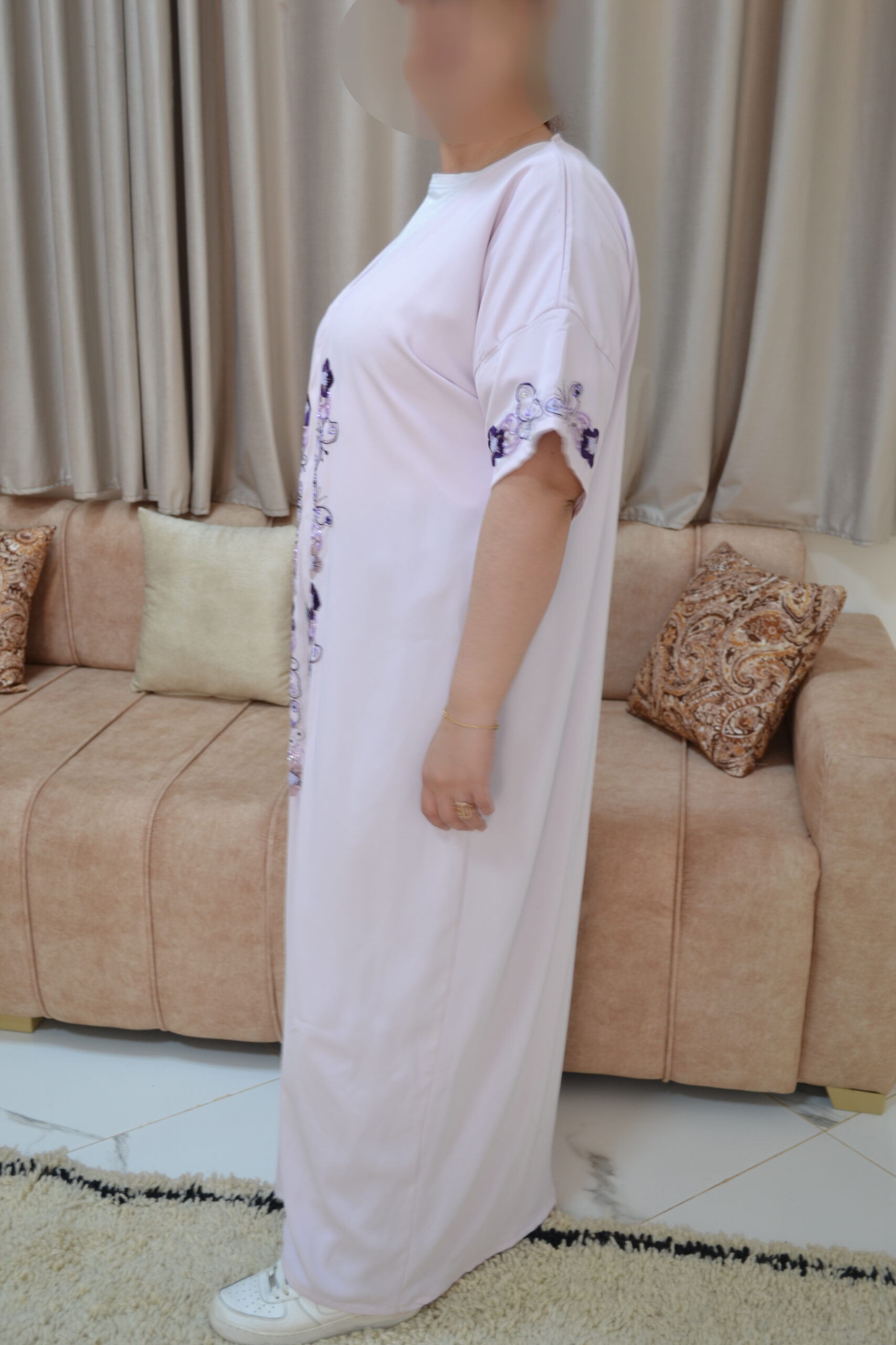 Cape luxueuse à motifs dorés et noirs - Image 2