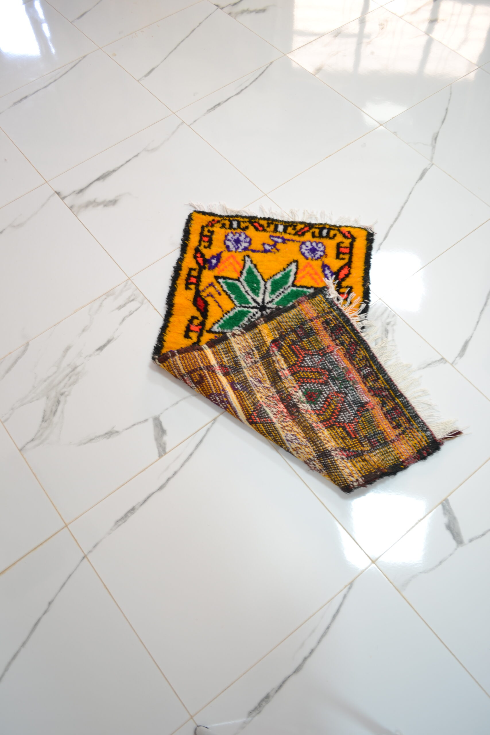 Tapis jaune avec grande étoile verte - Image 2