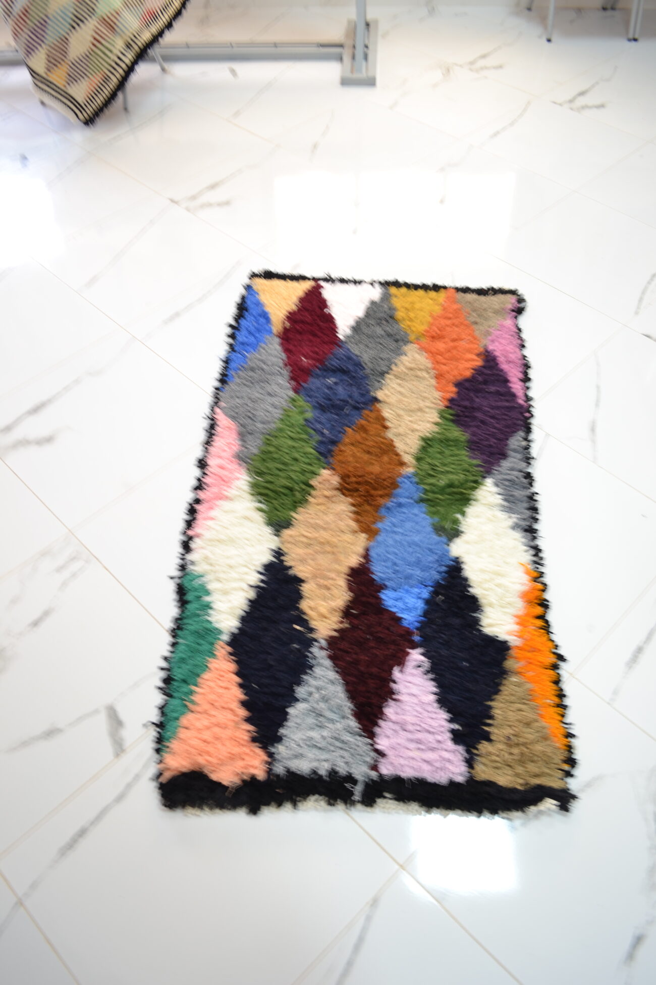 Tapis à losanges multicolores