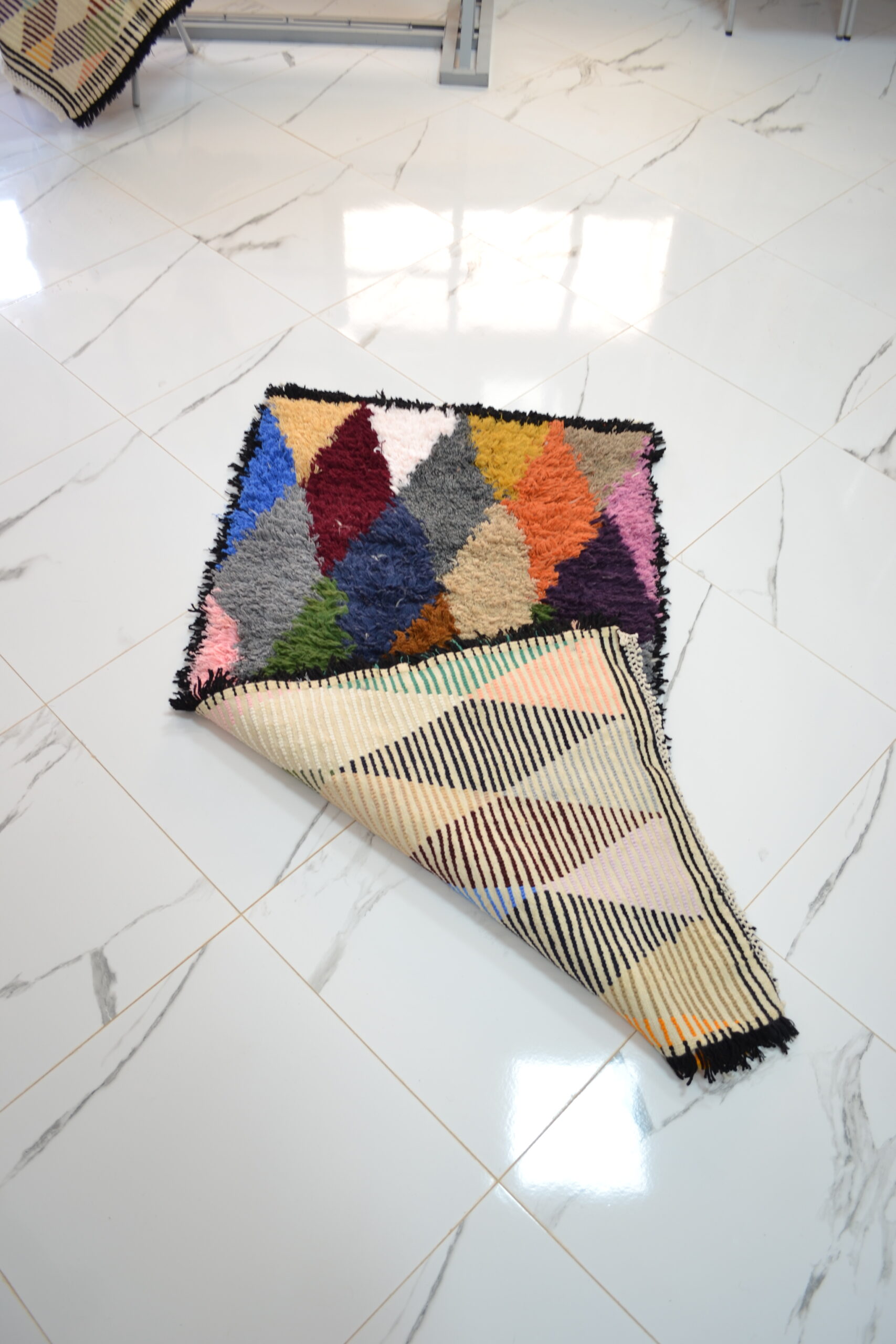 Tapis à losanges multicolores - Image 2
