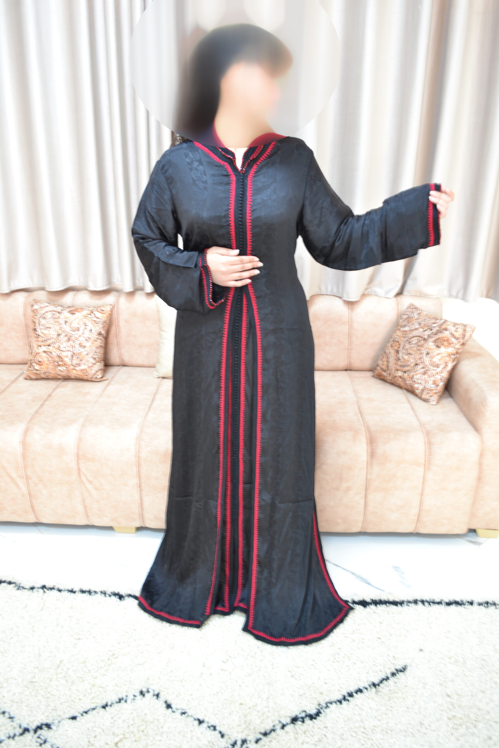 Caftan Noir et Rouge Chic